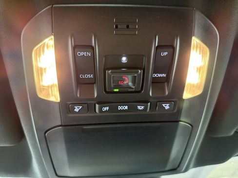 Used 2023 Toyota Highlander XSE image 19