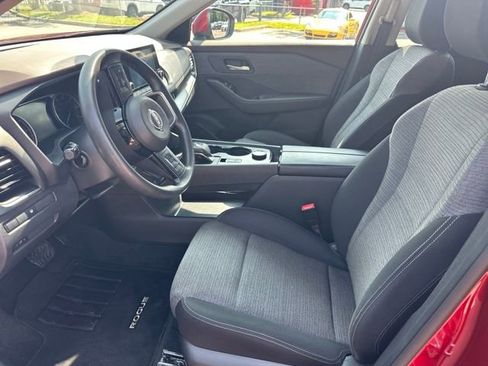 Used 2023 Nissan Rogue SV image 9