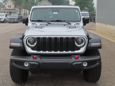 Used 2024 Jeep Wrangler Unlimited Rubicon AWD/4WD image 9