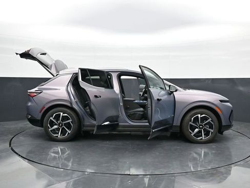 Used 2025 Chevrolet Equinox EV LT w/ Convenience Package FWD image 44