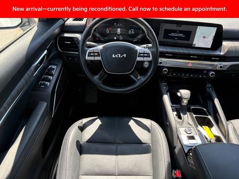 Certified 2024 Kia Telluride EX w/ EX Captain's Chair Package FWD image 24
