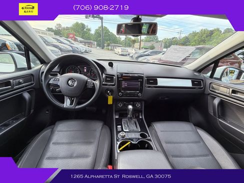 Used 2014 Volkswagen Touareg Sport image 12