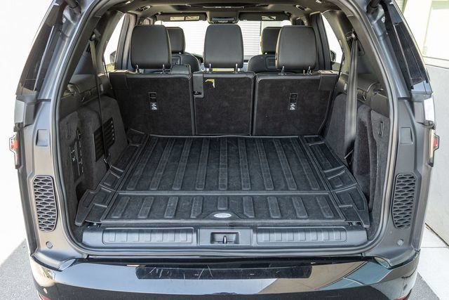 Used 2023 Land Rover Discovery S R-Dynamic AWD/4WD image 5