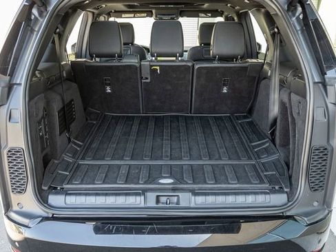 Used 2023 Land Rover Discovery S R-Dynamic AWD/4WD image 5