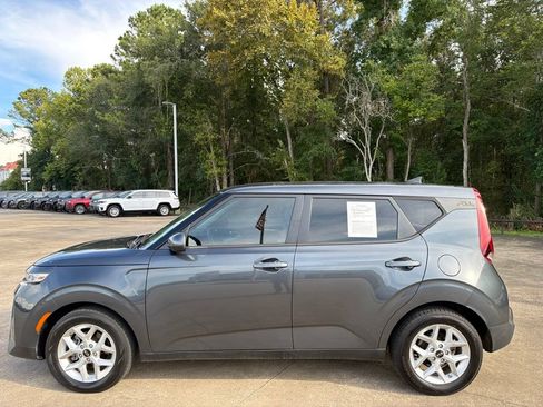 Used 2021 Kia Soul S FWD image 2
