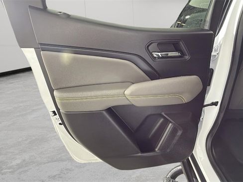 Used 2024 Chevrolet Colorado ZR2 w/ Technology Package image 32