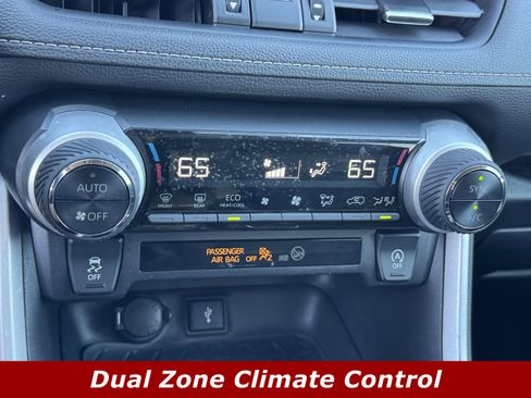 Used 2020 Toyota RAV4 XLE Premium image 9