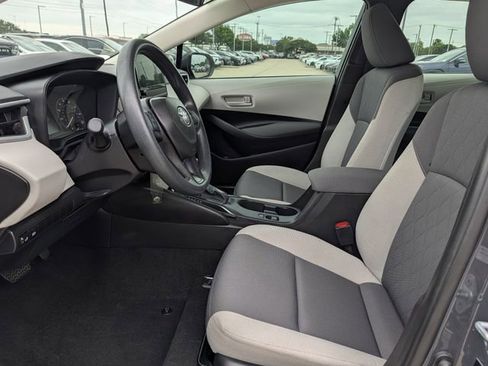 Used 2025 Toyota Corolla LE FWD image 24