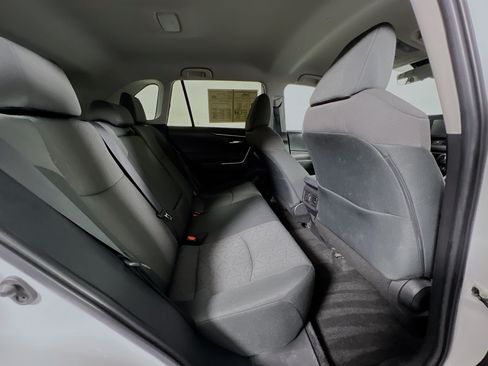Used 2022 Toyota RAV4 XLE FWD image 33