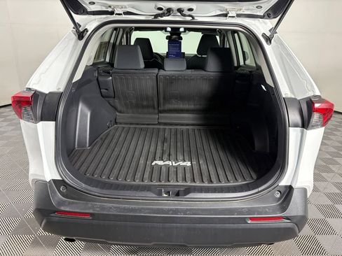 Used 2021 Toyota RAV4 LE image 29