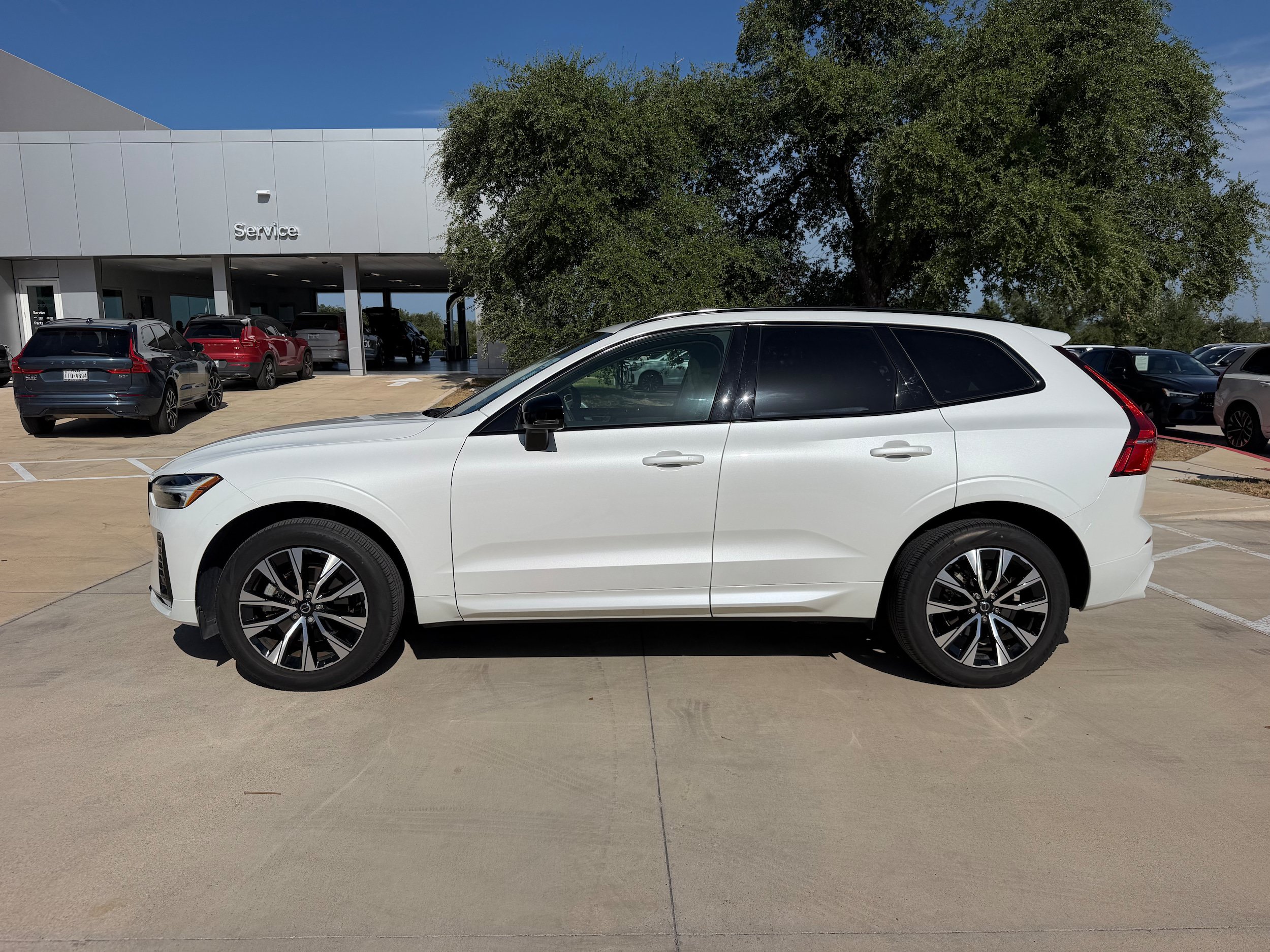 Certified 2024 Volvo XC60 B5 Core w/ Protection Package Premier AWD/4WD image 3