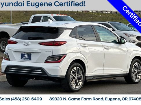 Used 2023 Hyundai Kona SE image 3