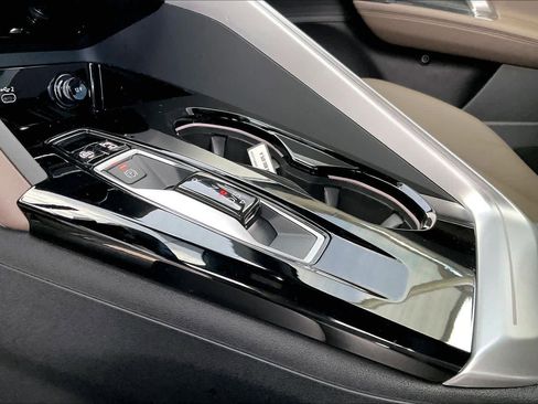 Used 2025 Audi Q5 Premium w/ Convenience Package image 16