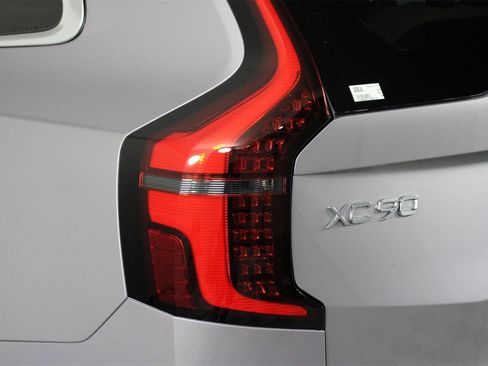 New 2026 Volvo XC90 B6 Plus w/ Protection Package Premier image 15