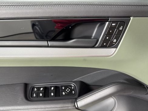 Certified 2024 Porsche Cayenne AWD/4WD image 33