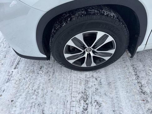 Used 2022 Toyota Highlander XLE image 9