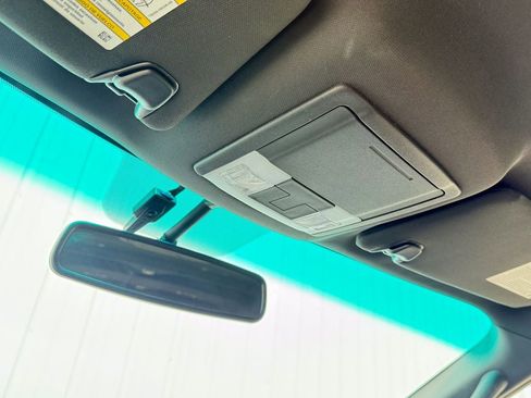 Used 2014 Ford Explorer XLT w/ Equipment Group 202A AWD/4WD image 28