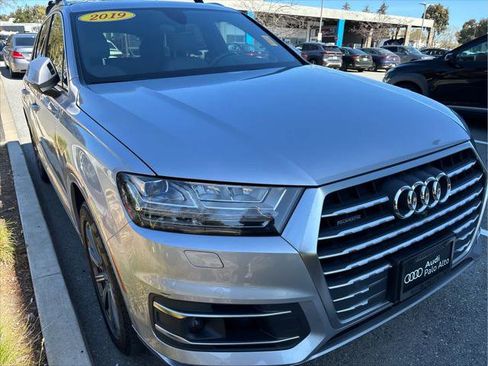 Used 2019 Audi Q7 3.0T Premium Plus image 2