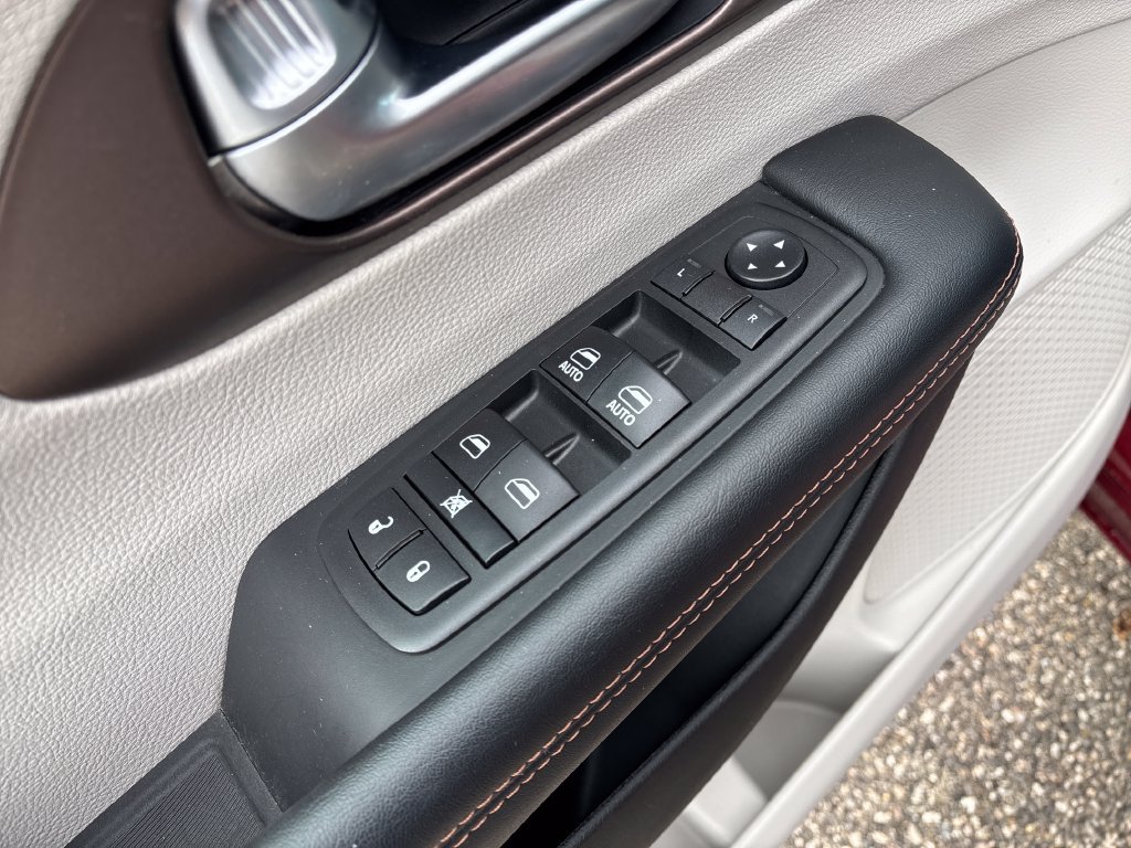 Used 2019 Chrysler Pacifica Touring Plus FWD image 14