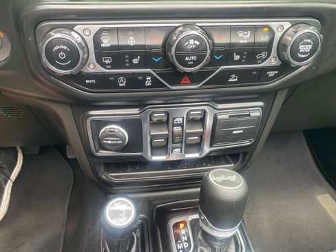 Used 2021 Jeep Wrangler Unlimited Sport w/ Sun And Sound Package AWD/4WD image 21