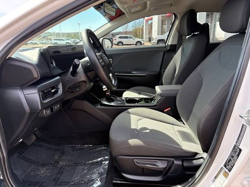 Used 2025 Kia K4 LX FWD image 11
