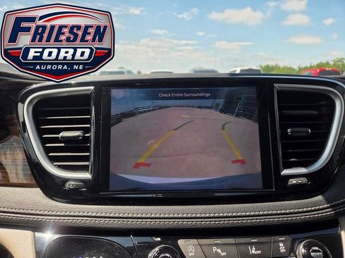 Used 2023 Chrysler Pacifica Limited FWD image 22