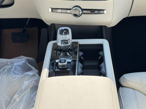 New 2026 Volvo XC90 T8 Ultra w/ Protection Package Premier image 9