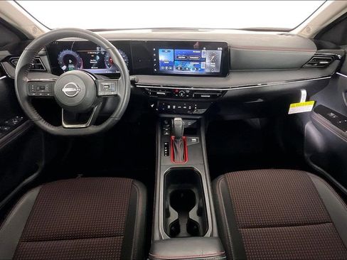Certified 2025 Nissan Kicks SR FWD image 18