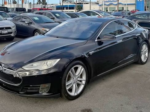 Used 2016 Tesla Model S 70 RWD image 2