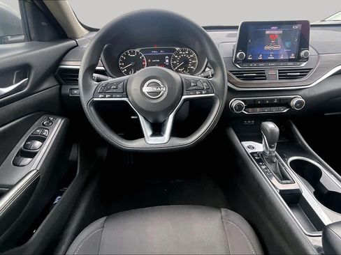 Certified 2024 Nissan Altima 2.5 SV FWD image 6