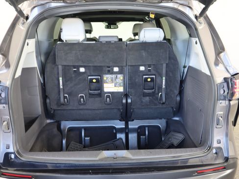 Used 2022 Toyota Sienna XSE image 8