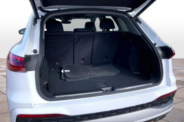 Used 2025 Audi Q5 Premium w/ Convenience Package AWD/4WD image 20