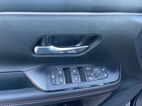 Used 2025 Nissan Kicks SR image 18