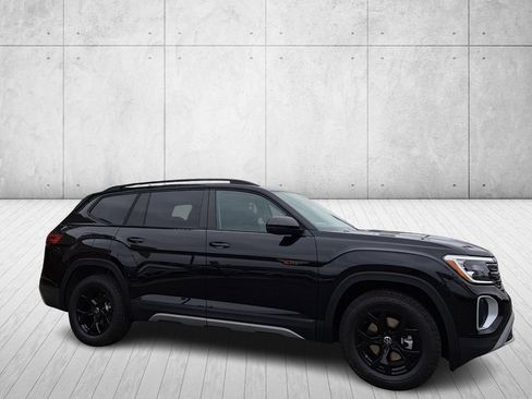 New 2026 Volkswagen Atlas Peak Edition image 5