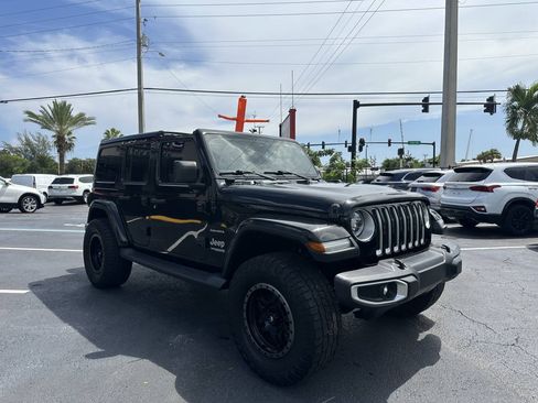 Used 2019 Jeep Wrangler Unlimited Sahara w/ LED Lighting Group AWD/4WD image 4