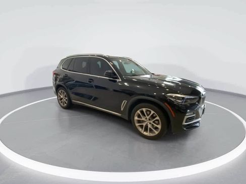 Used 2021 BMW X5 xDrive40i w/ Premium Package 2 AWD/4WD image 2