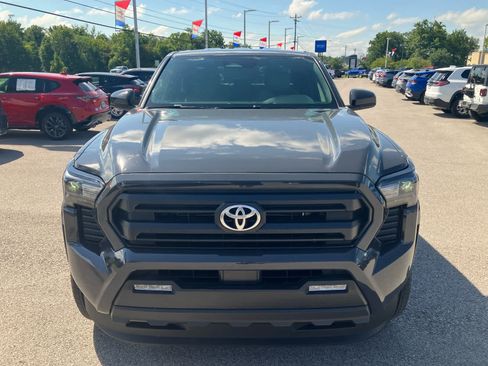 Used 2025 Toyota Tacoma SR5 AWD/4WD image 2
