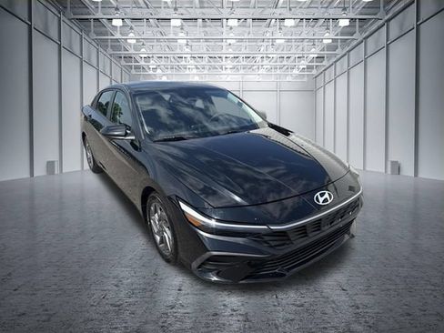 Used 2024 Hyundai Elantra SEL FWD image 7