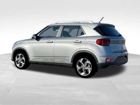 New 2025 Hyundai Venue SEL image 4