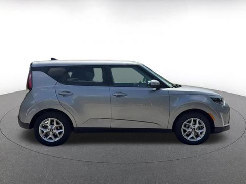 Used 2025 Kia Soul LX w/ LX Technology Package FWD image 15
