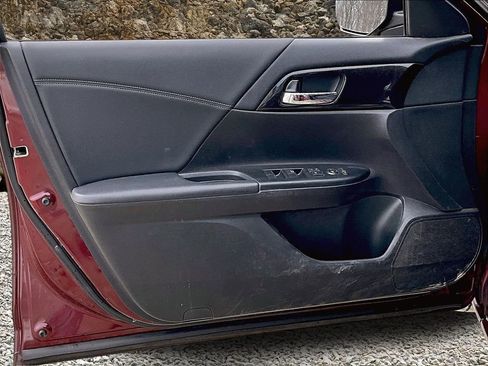 Used 2015 Honda Accord Sport image 20