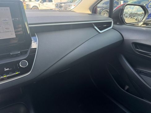 Used 2025 Toyota Corolla LE image 35