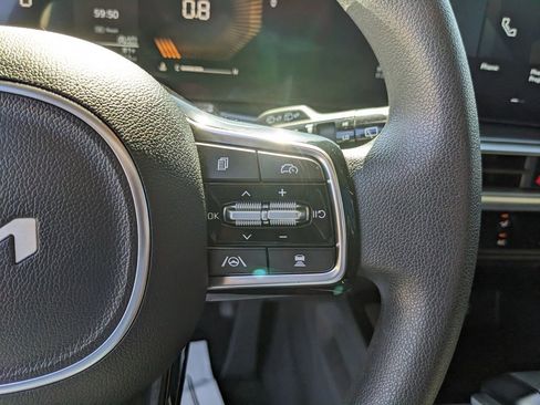 Certified 2025 Kia Sorento LX FWD image 31
