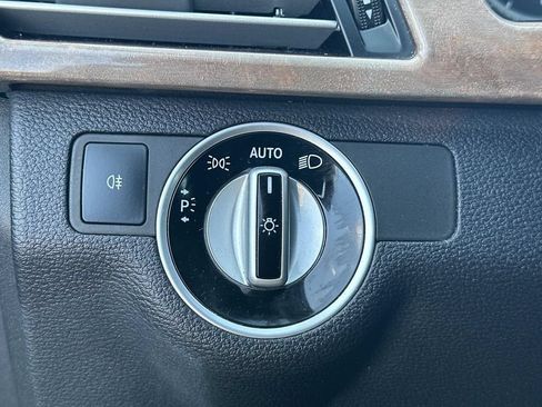 Used 2013 Mercedes-Benz E 350 4MATIC Sedan image 29