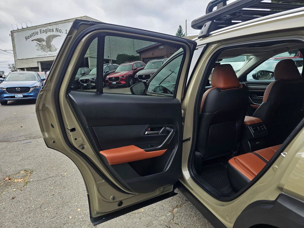 Used 2023 MAZDA CX-50 Meridian Edition w/ Apex Package AWD/4WD image 16