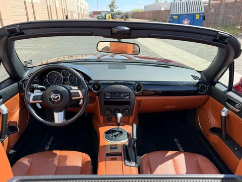 Used 2006 MAZDA MX-5 Miata Grand Touring w/ Premium Pkg RWD image 16