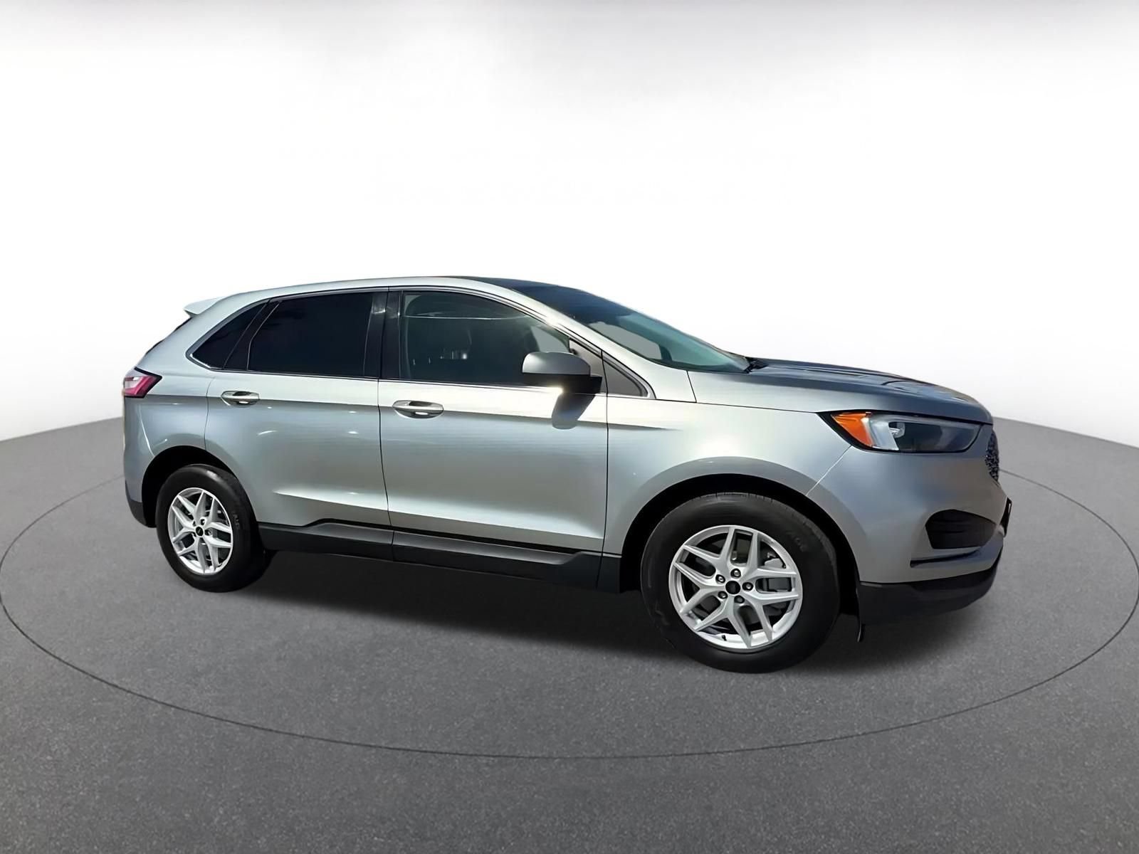 Used 2024 Ford Edge SEL AWD/4WD image 2