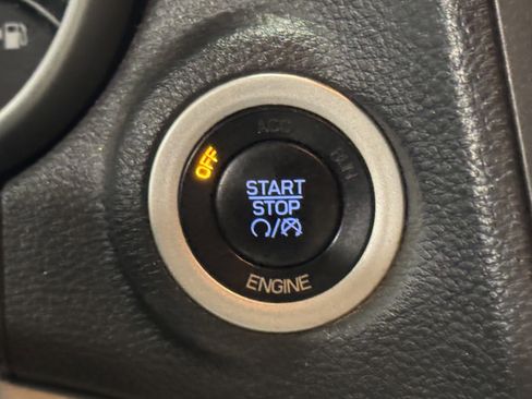 Used 2013 Dodge Journey SXT w/ Flexible Seating Group image 15