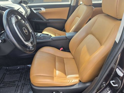 Used 2013 Lexus CT 200h w/ Premium Pkg w/Navigation FWD image 12
