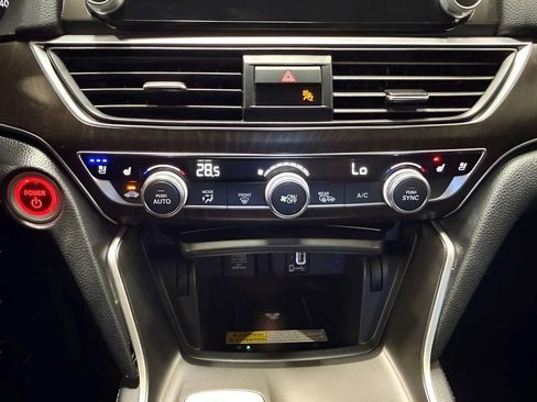 Used 2020 Honda Accord Touring image 29